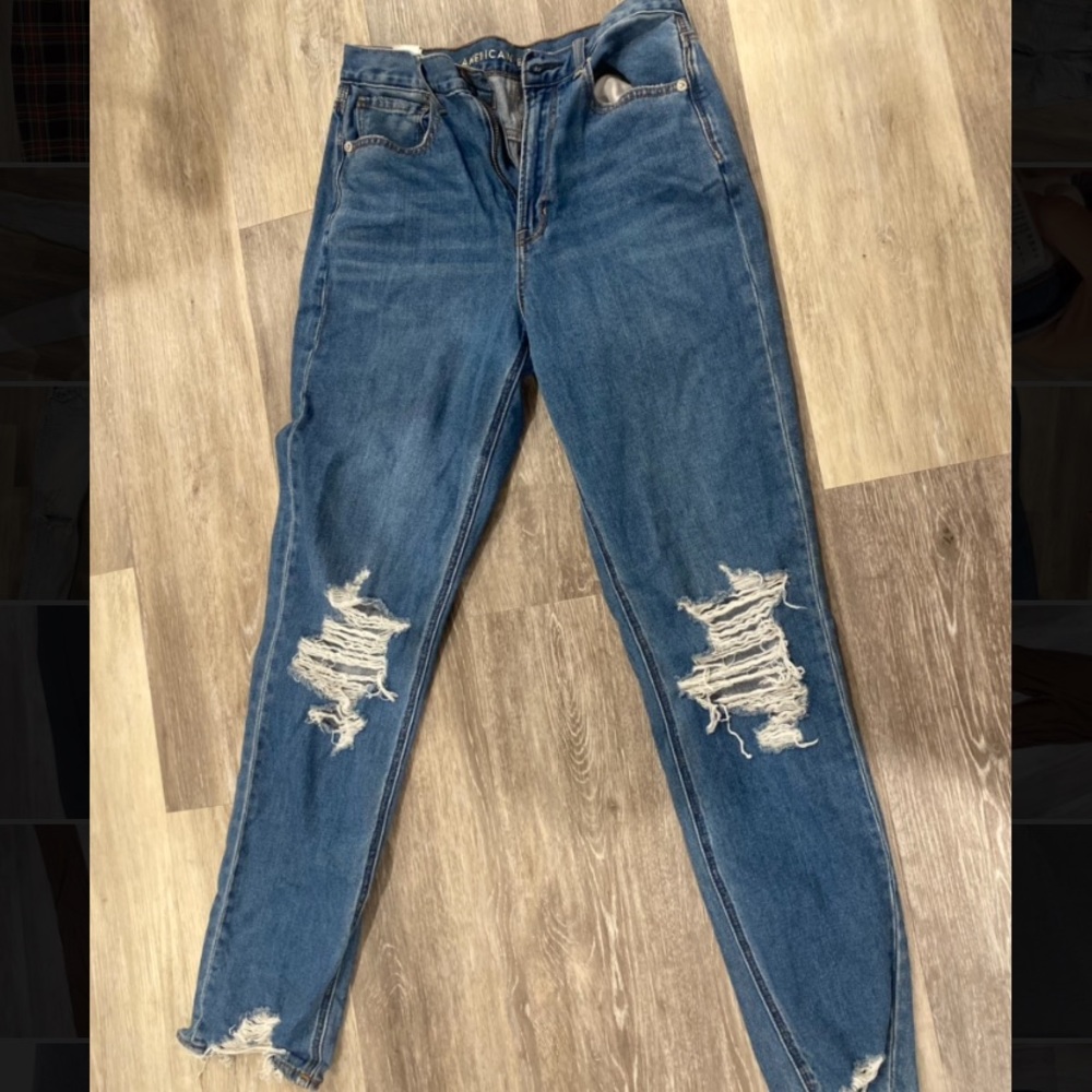 American eagle extra long size 6 ripped jeans.